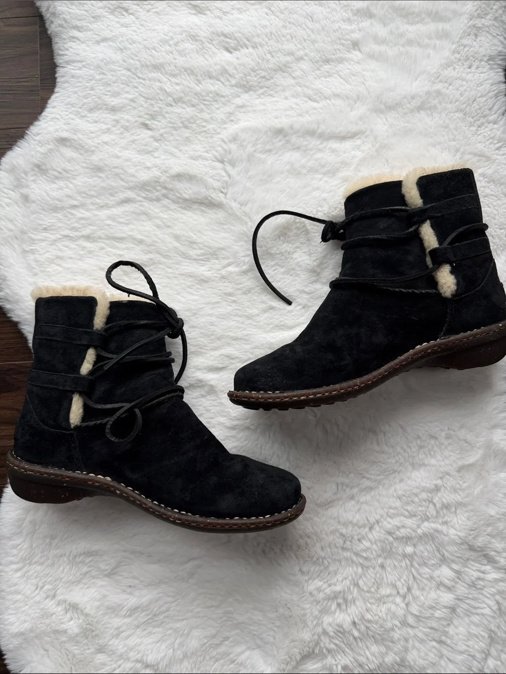 UGG Caspia Shearling Winter Ankle Boot Black Suede S/N 3335 size 9